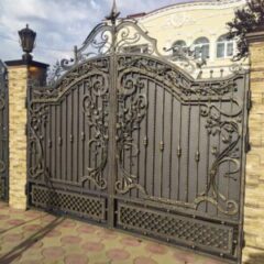 Кованые ворота в Крыму
